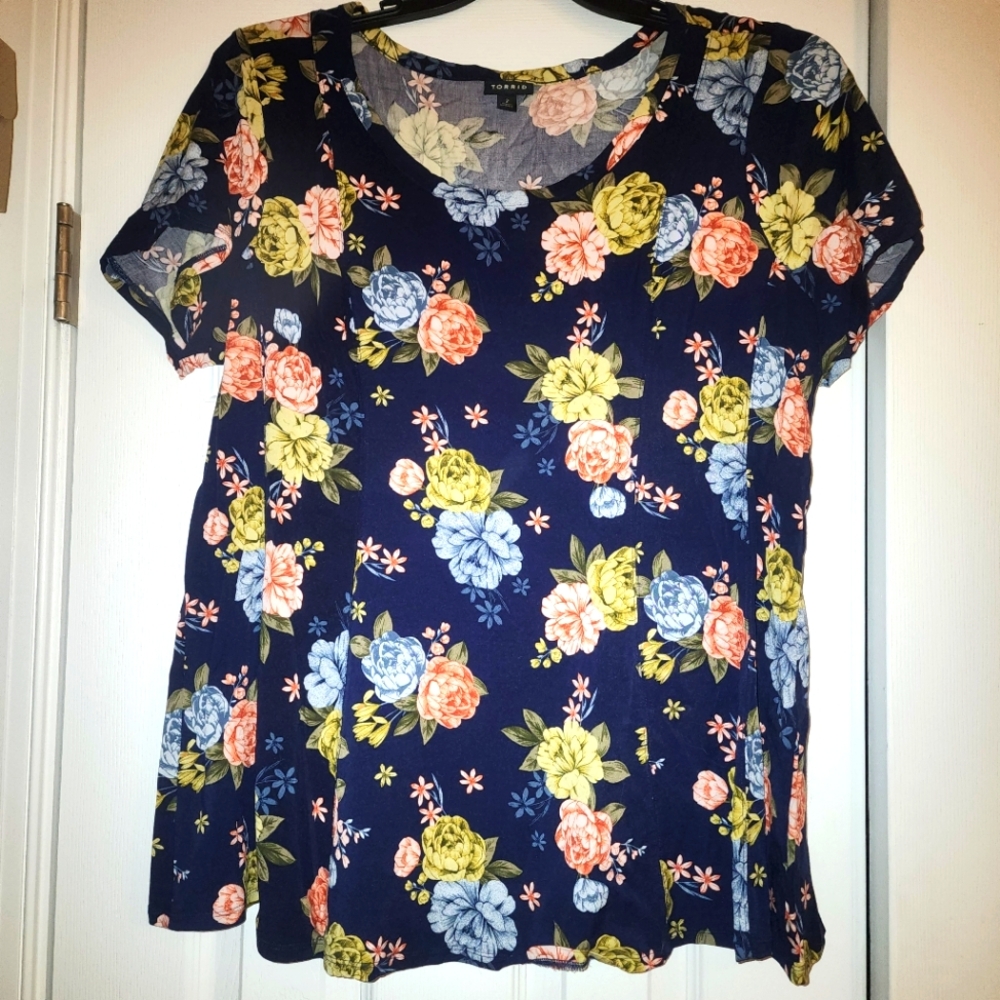 Sz 2X Torrid floral ss tee
